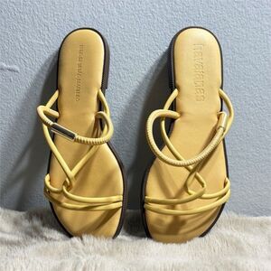 Havaianas Yellow Strappy Sandals Metal Trim Synthetic Women’s US 6 EUR 37